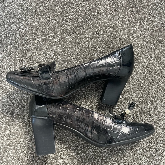 Anne Klein Black Leather Pumps - Picture 2 of 4